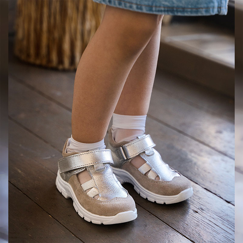 Туфли летние открытые малодетские, артикул 2340, цвет серебристый купить в интернет-магазине Shoeslel с доставкой по России